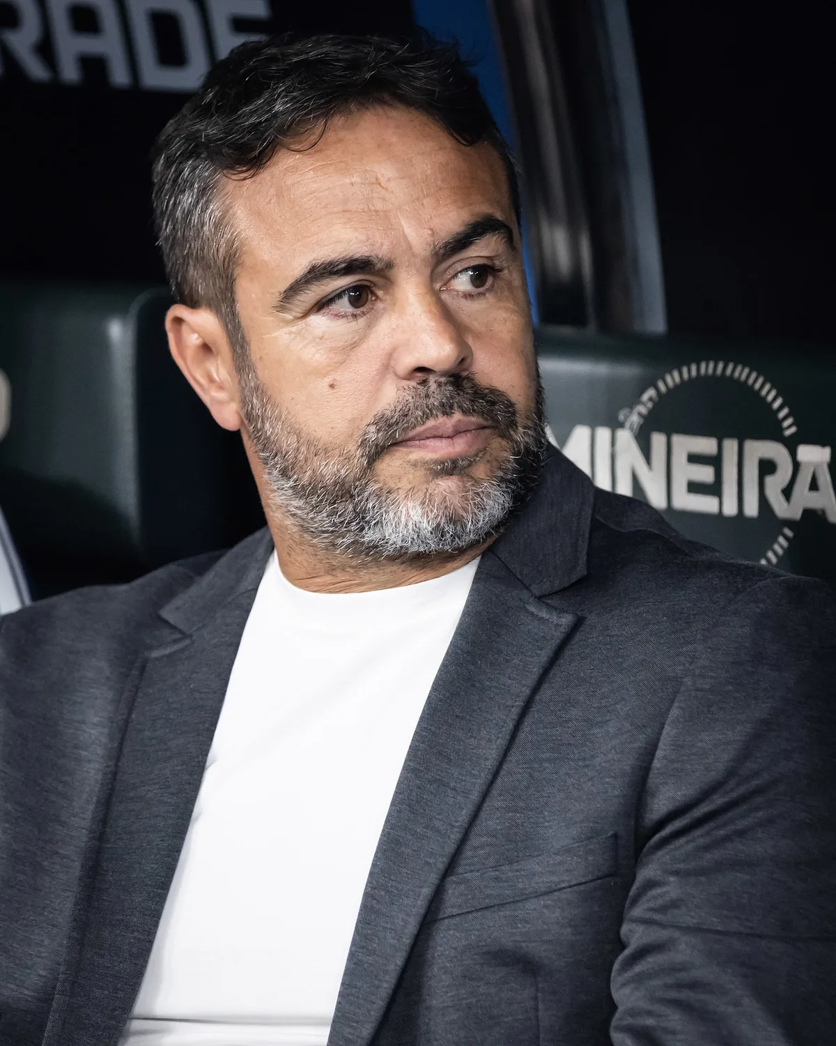 Cruzeiro x Flamengo: Artur Jorge explica revolta com árbitro e bronca em Arroyo após substituição