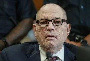 Harvey Weinstein é condenado a 15 anos de prisão por agressão sexual em Nova York