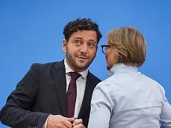 Pssst, ein Regierungsprogramm!: Grüne fordern schlanken Staat - aber mit starker Hand