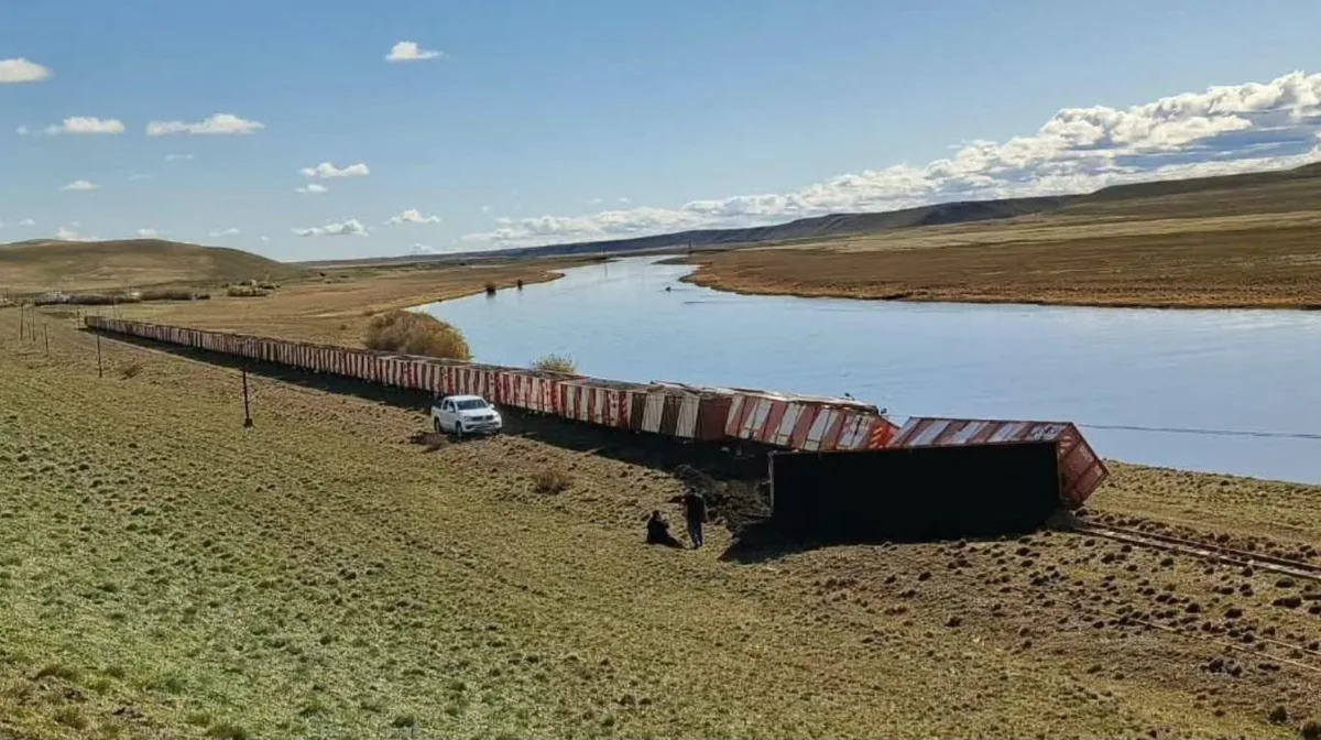 Descarrila un tren con 600 kilos de carbón en Santa Cruz y denuncian un sabotaje: “No quieren que la empresa funcione”