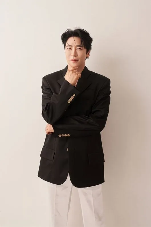 에녹, '썸머 세레나데' 콘서트 성료…민우혁과 환상 하모니에 객석 '전율'