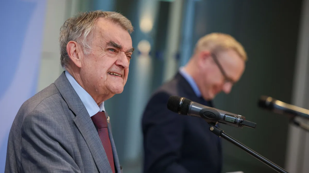 Sturz auf Treppe: Reul bricht sich die Hüfte