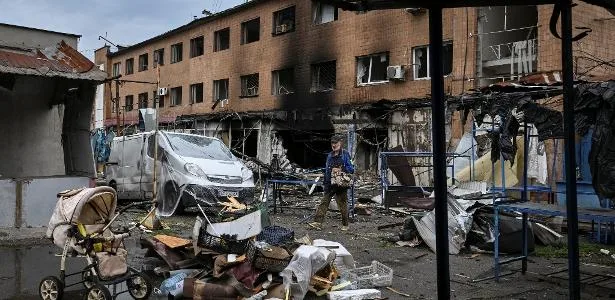 Ataques russos na Ucrânia deixam ao menos seis mortos e 14 feridos