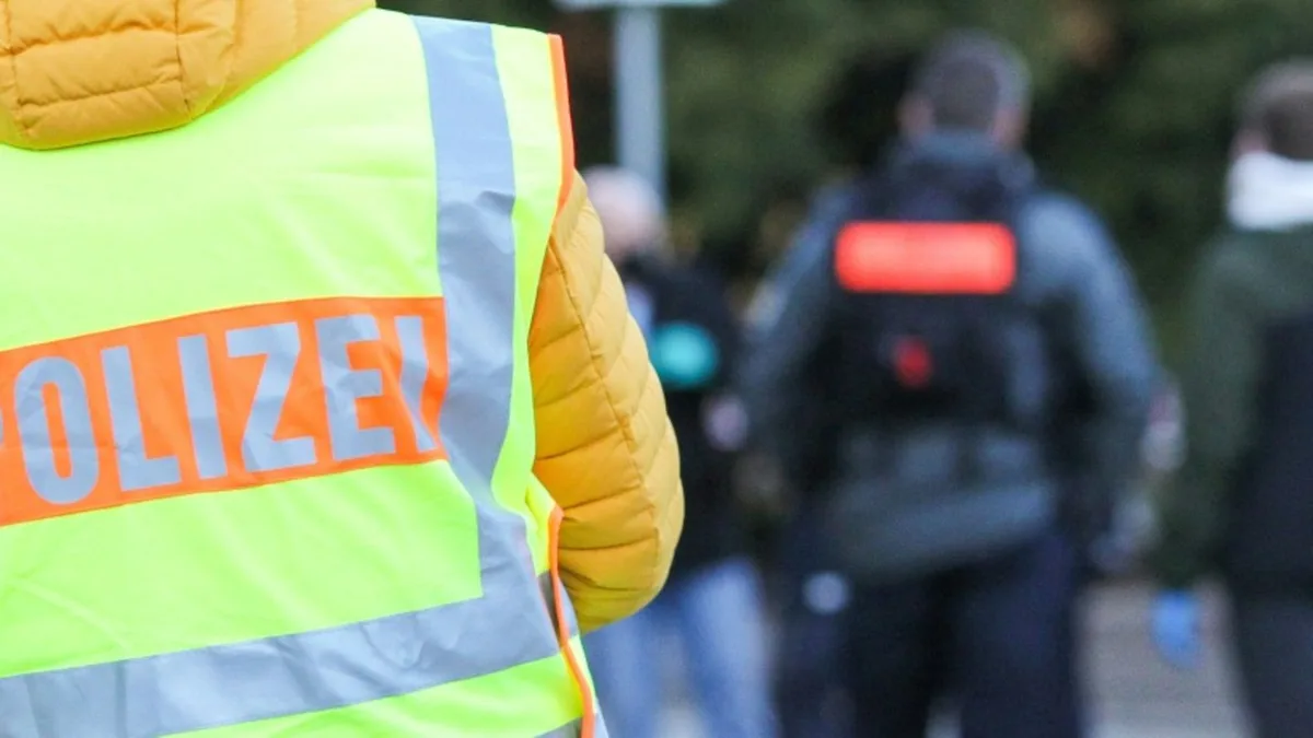 Umgekippter Schwertransporter legt A2 in Nordrhein-Westfalen teilweise lahm