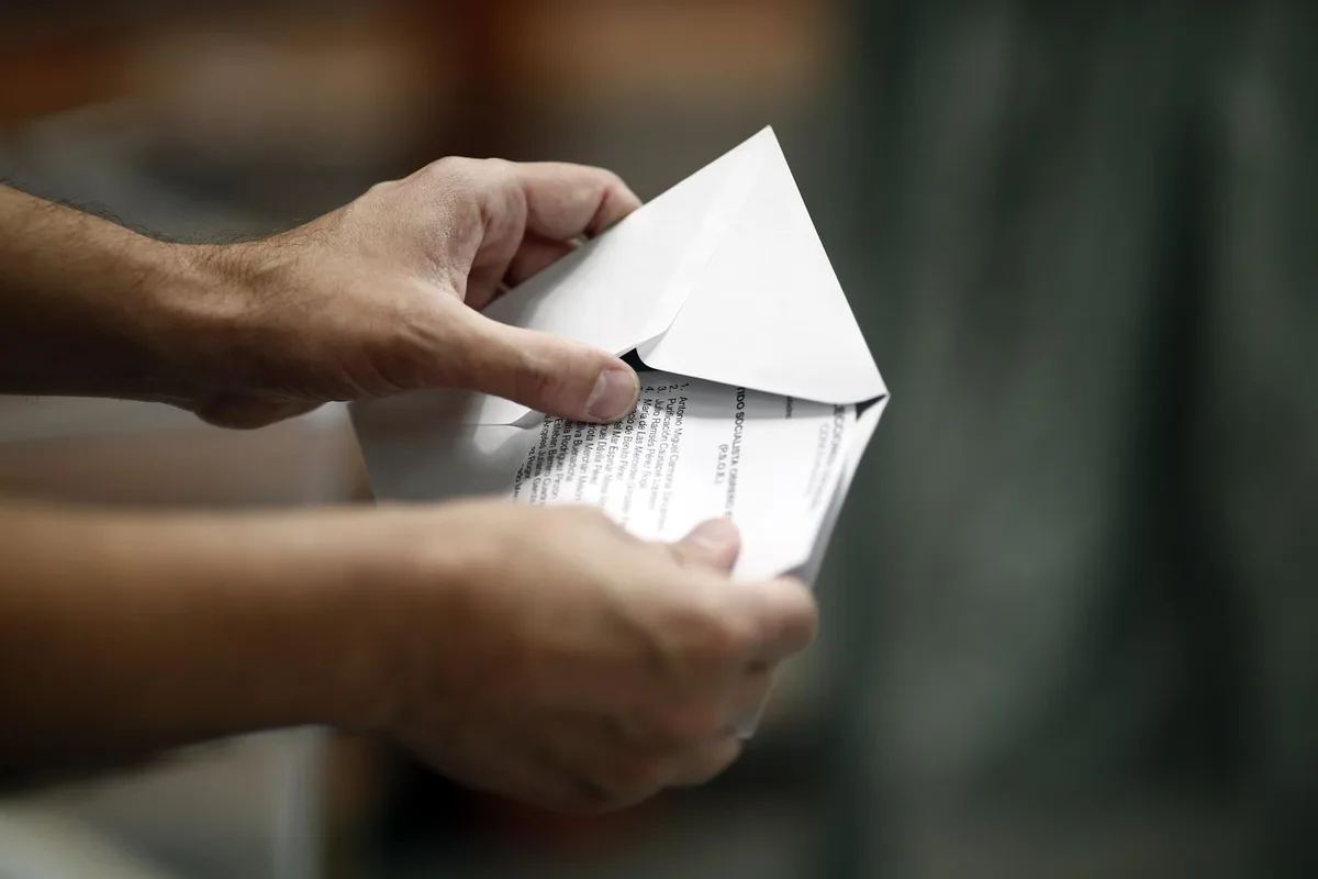 La Junta Electoral enviará las papeletas para el 29-N a todos los españoles en el extranjero, aunque algunos no podrán votar por la suspensión de la ‘ley de nietos’