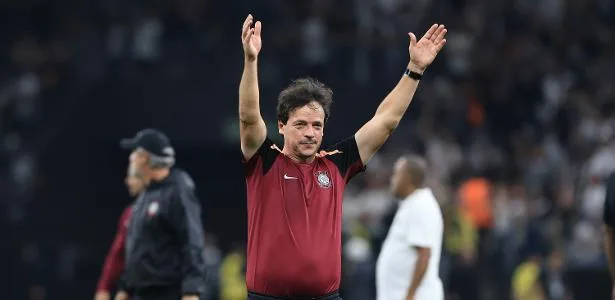 Diniz diz que expulsão 'não foi ruim' e exalta Memphis: 'Brilho diferente'