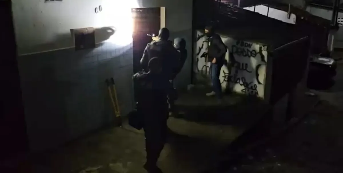 Operação cumpre mandados de busca e apreensão contra suspeitos de tráfico de drogas e assaltos, no Agreste da PB