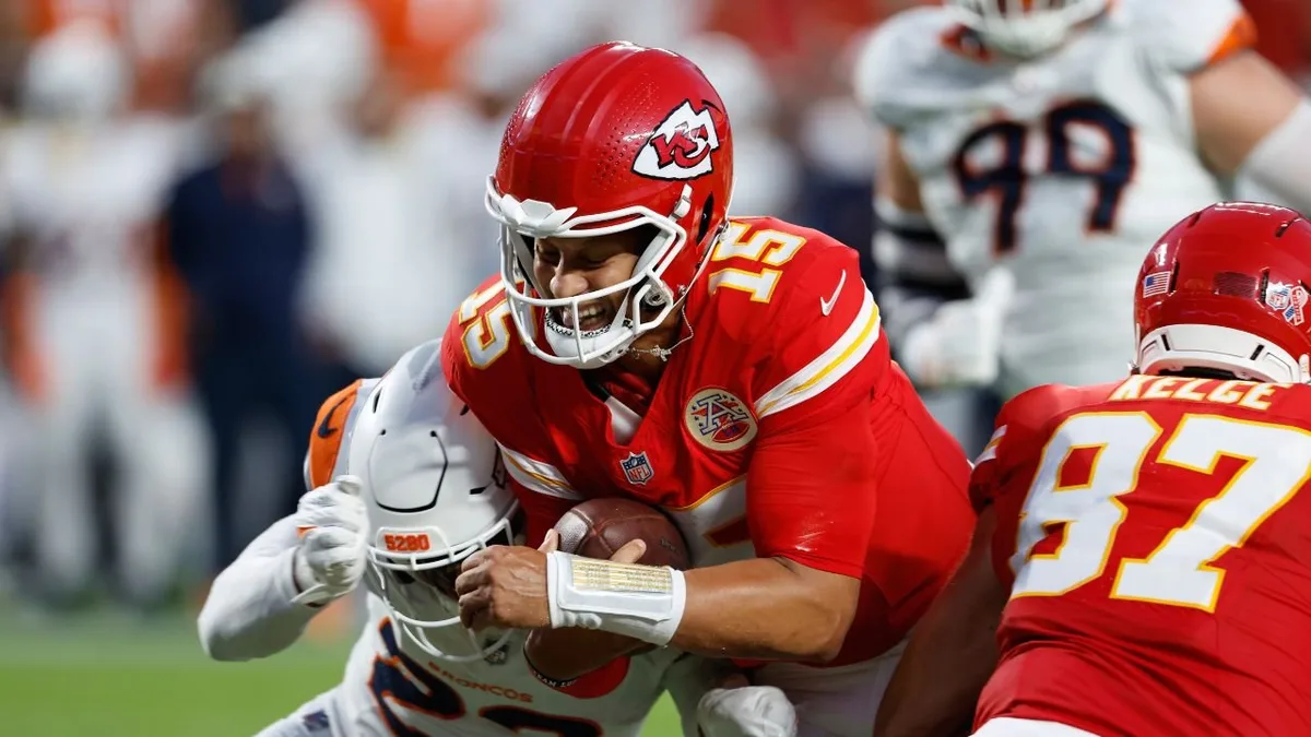 Chiefs’ Mahomes rushes for TD on first drive back from injury