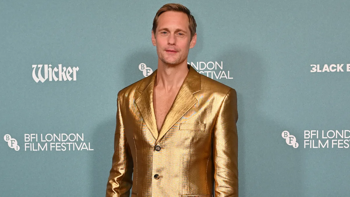 Alexander Skarsgard a osé une paire de derbies transparents sur ce tapis rouge