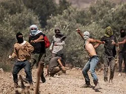 "Sprangen raus und schlugen uns": Siedler greifen US-Journalisten im Westjordanland an