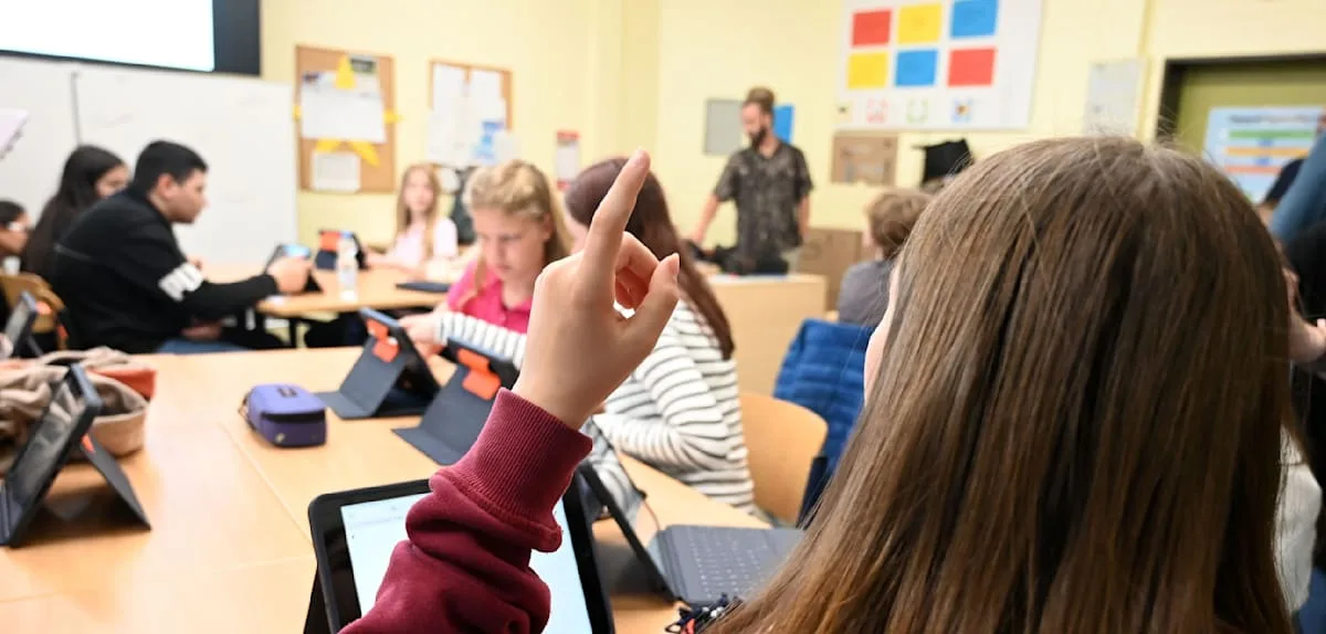 Sachsen-Anhalt führt KI-Chatbot AIS.chat an Schulen ein