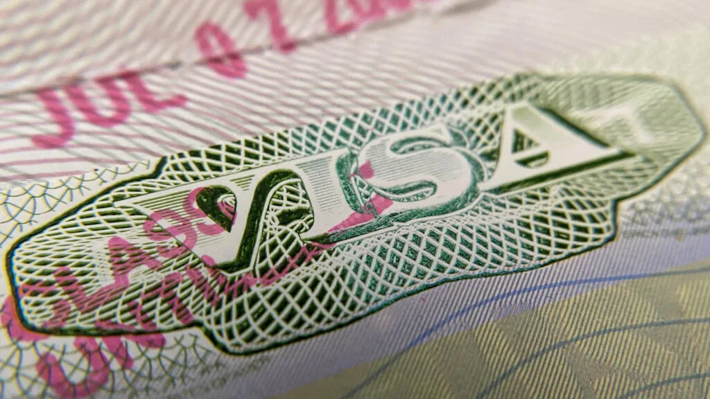 Le gel des visas imposé par Trump à 75 pays invalidé par une juge américaine