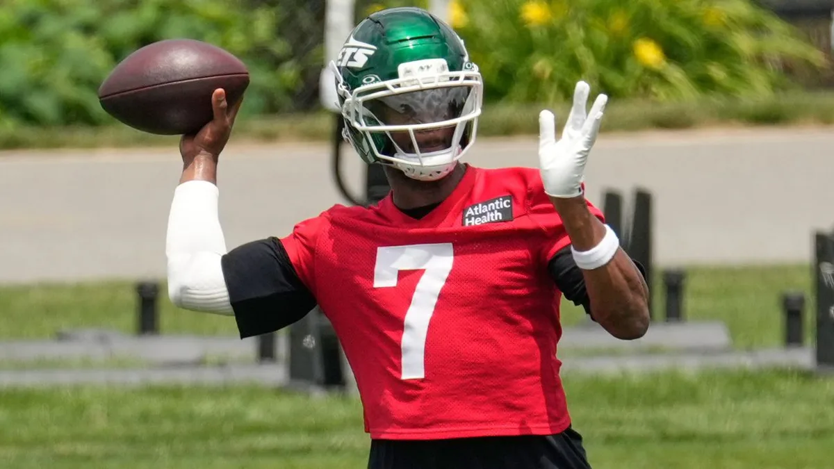 Jets QB Geno Smith misses pre-season game vs. Buccaneers