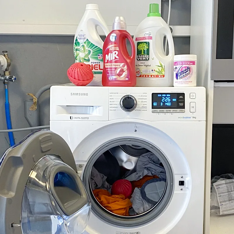 Actualité : Boules de lavage : on pensait économiser sur la lessive, notre test en labo révèle une tout autre réalité