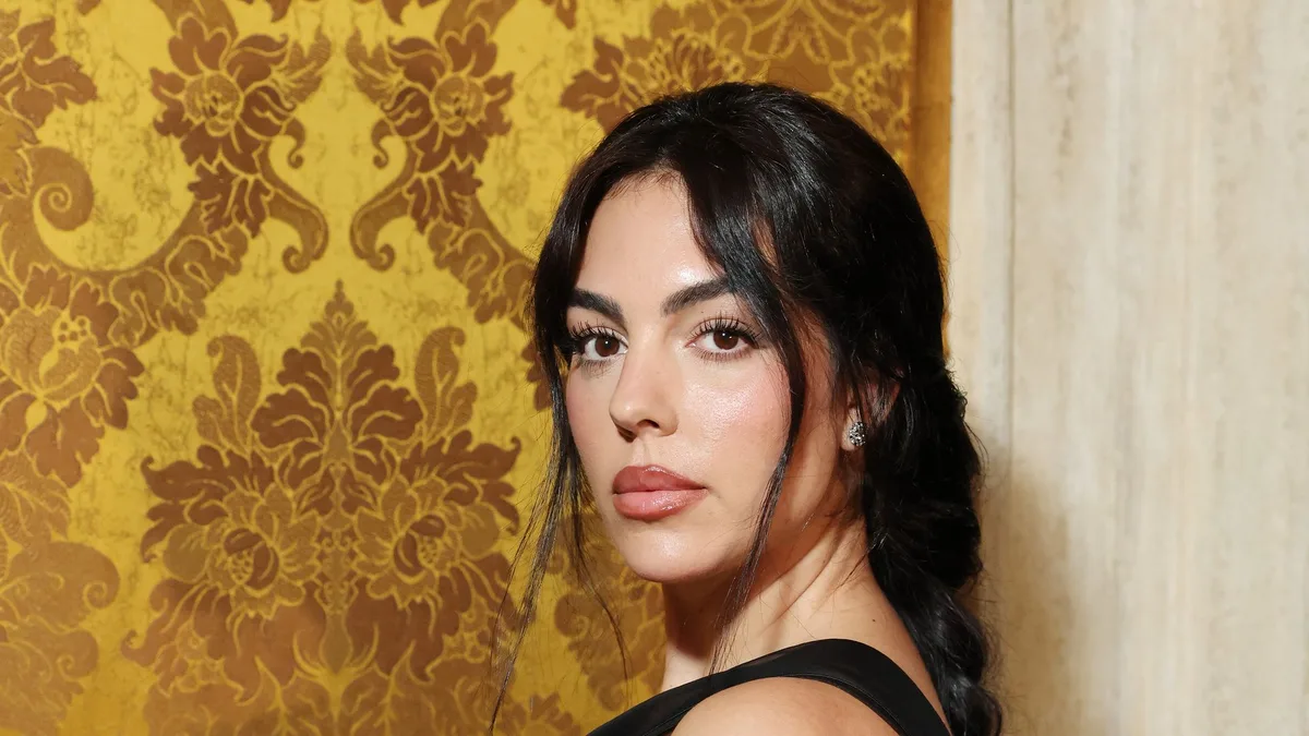 El emotivo gesto de Georgina Rodríguez con sus hijos en una iglesia de Madrid que ha emocionado a sus fans