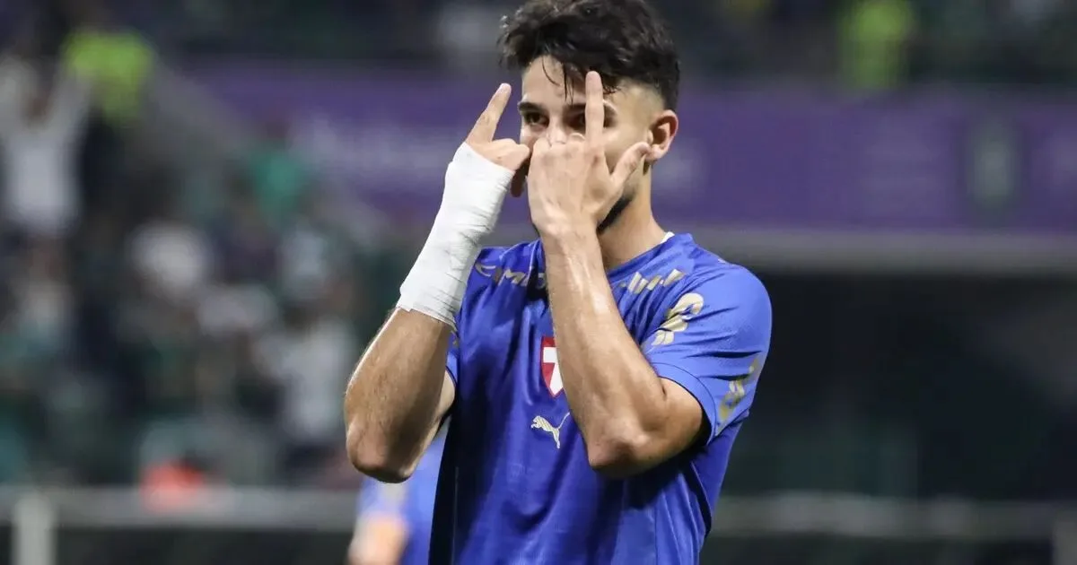 Com gol de Flaco López, Palmeiras vence o Bahia e cola no topo do Brasileirão