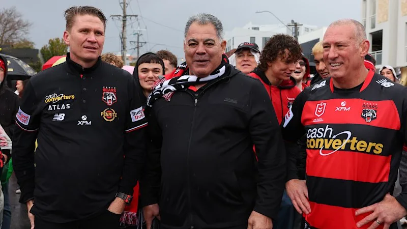 V’landys throws weight behind Bears coach Meninga after CEO’s sudden exit