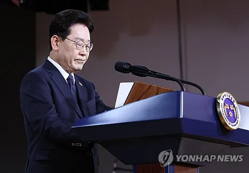 [속보] 李대통령 "부마의 함성이 촛불혁명·빛의 혁명으로 이어져"