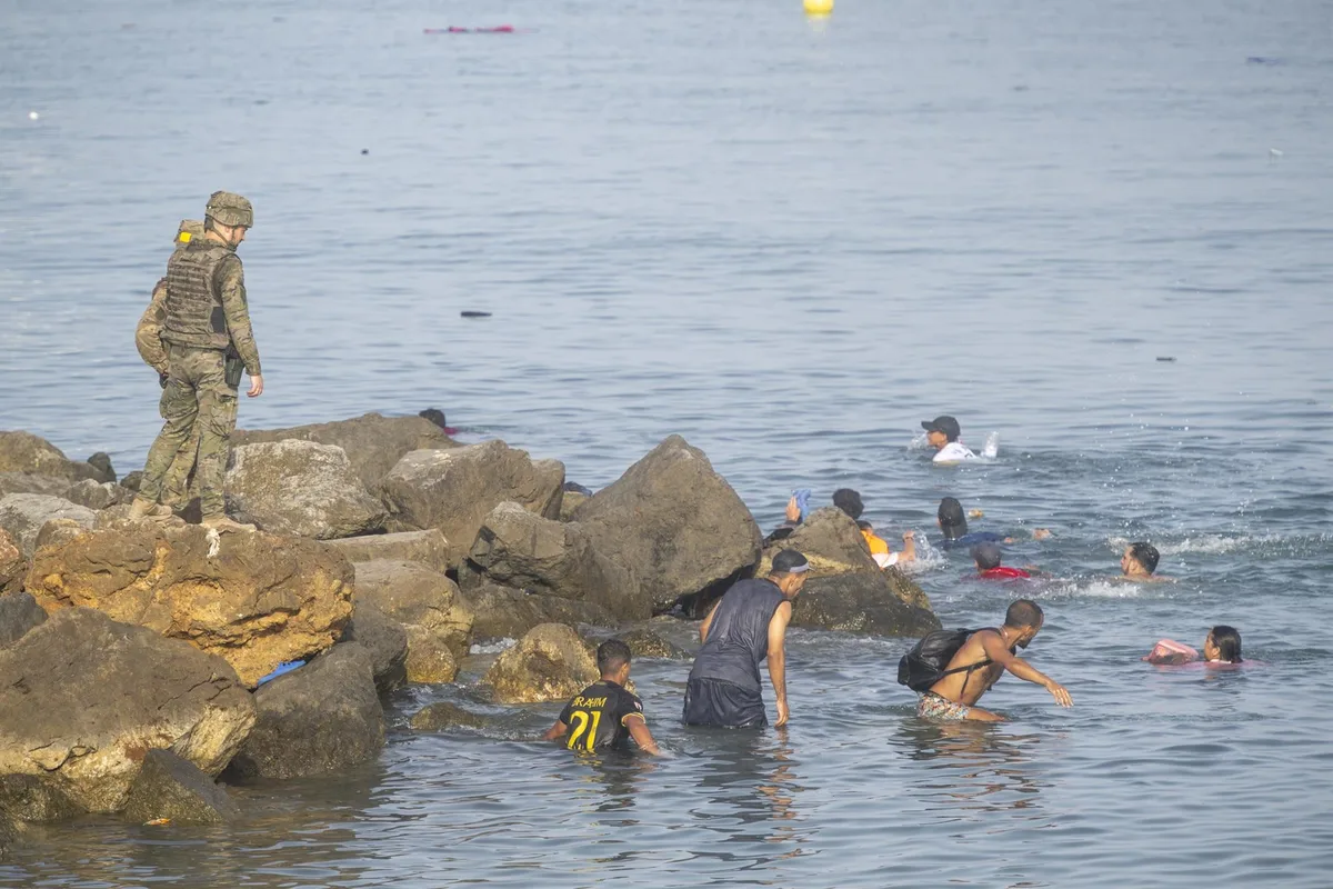Militares atribuyen a "deficiencias graves" en la higienización de las bases los casos de sarna en Ceuta