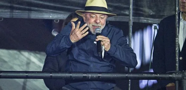 Lula brinca ao citar campeões do mundo sem as bets: 'Só Palmeiras não foi'