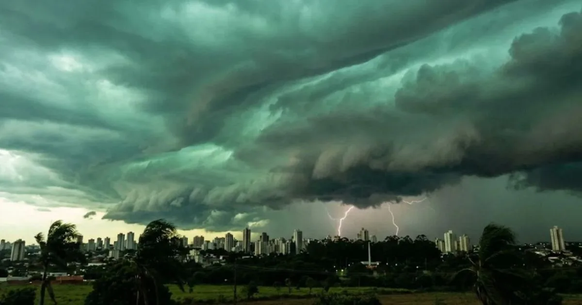 Frente fria associada a ciclone deixa Florianópolis em alerta laranja para temporais com até 150 mm de chuva no fim de semana
