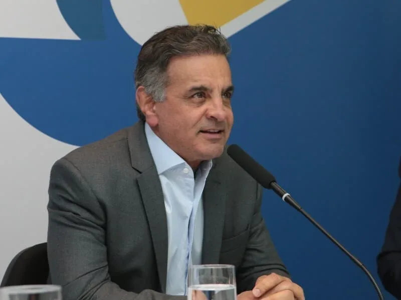 Após desistência do PDT, Aécio Neves anuncia candidatura ao Senado
