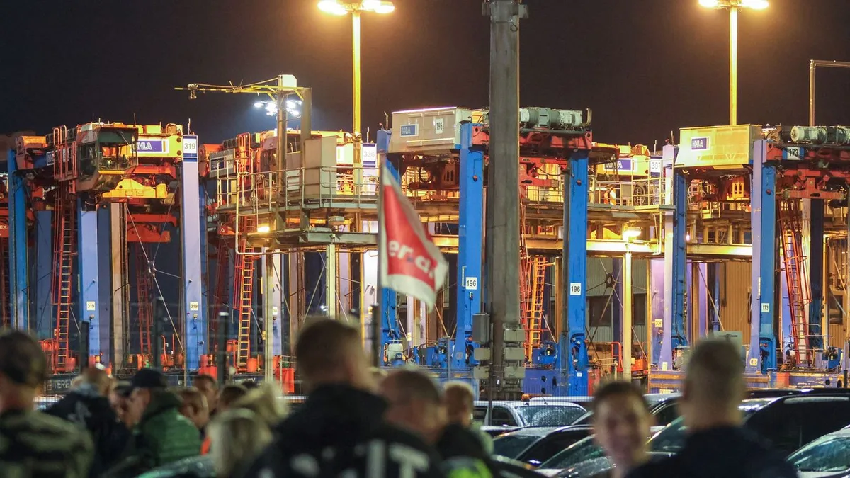 Transport: Warnstreik im Hamburger Hafen hat begonnen