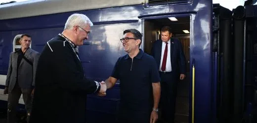 Andy Burnham in Kyjiw: Britischer Premierminister übergibt Marschflugkörper-Baupläne an Ukraine