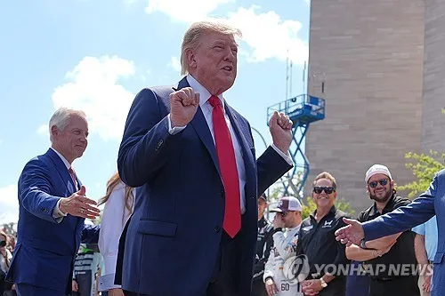 "대선 전보다 10㎏ 불어난 트럼프…전문가들 건강위험 경고"