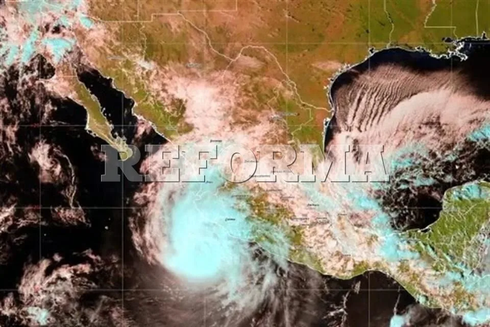 Se intensifica 'Trudy' a huracán categoría 2