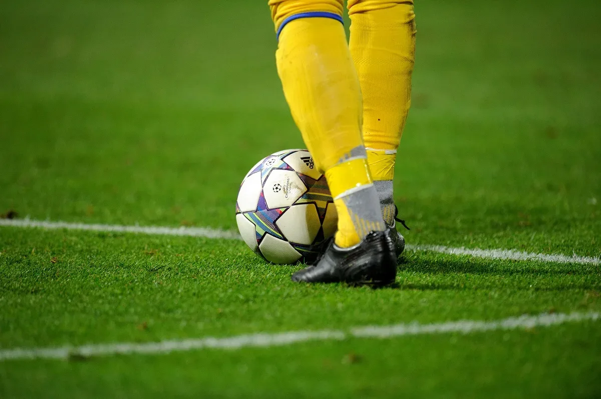 Futebol na TV hoje: confira as transmissões do domingo (30) com Brasileirão, Premier e La Liga