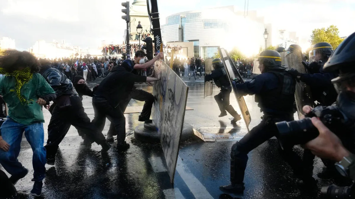 France student protests escalate in Paris: Clashes erupt, police fire tear gas