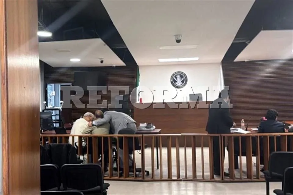 Dan suspensión condicional a ex director de Pemex