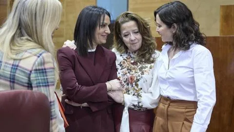 Denuncian que el gobierno de Ayuso oculta las listas de espera de FP: "Los incendios sirven para comprar un ático, esconder datos…"