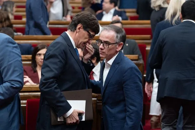 ERC dedica la mitad de sus preguntas a Illa en el Parlament a la exigencia de que cumpla sus acuerdos