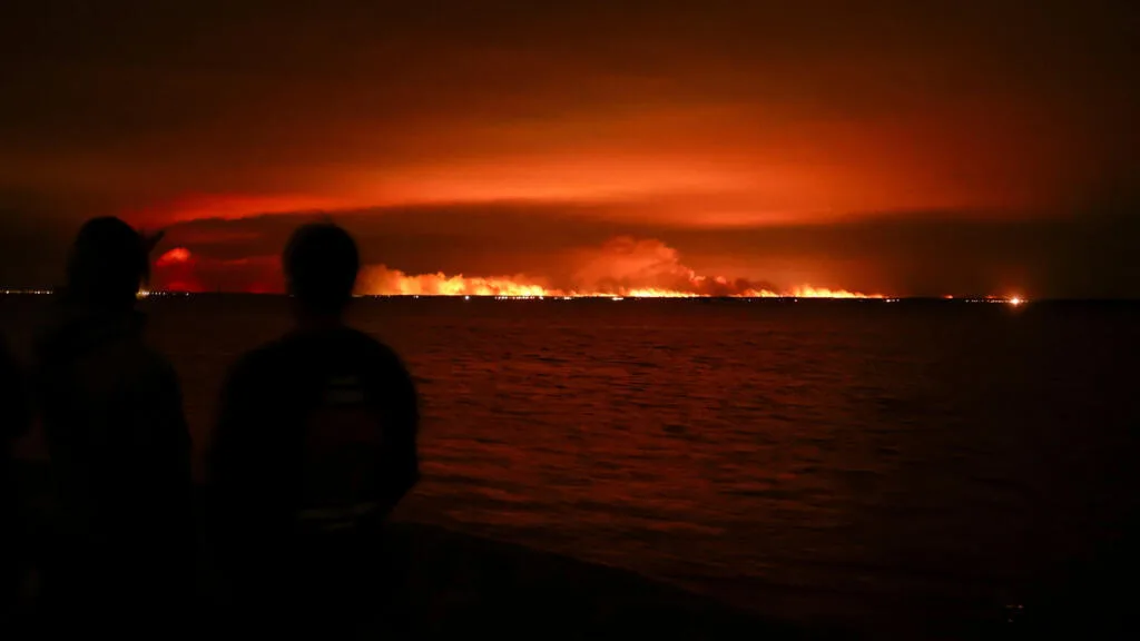 Preso com maçarico, agricultor é condenado após confessar 11 incêndios criminosos na França