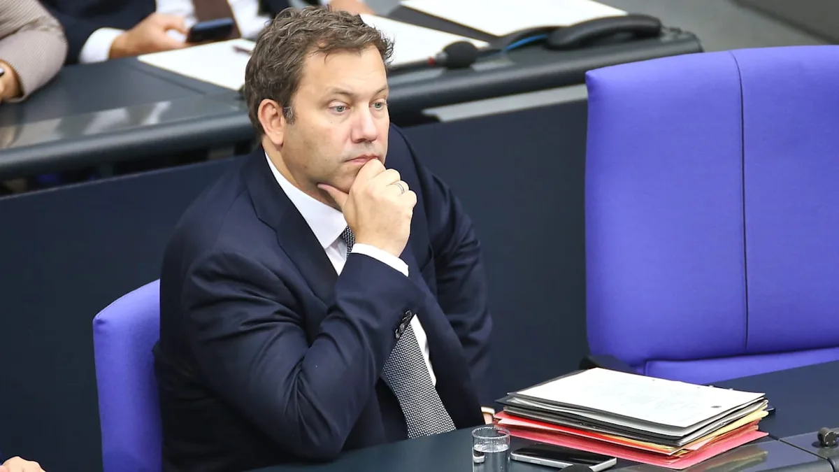 Zucker, Tabak, Gehalt - So viel Steuererhöhung steckt für SIE im Haushalt
