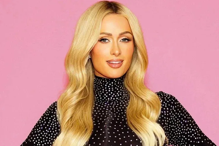 VIDEOS: Paris Hilton sorprendió a todos al posar con la bandera de Venezuela