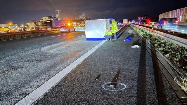 Verkehr: Fußgänger verunglückt tödlich auf Autobahn Richtung Airport