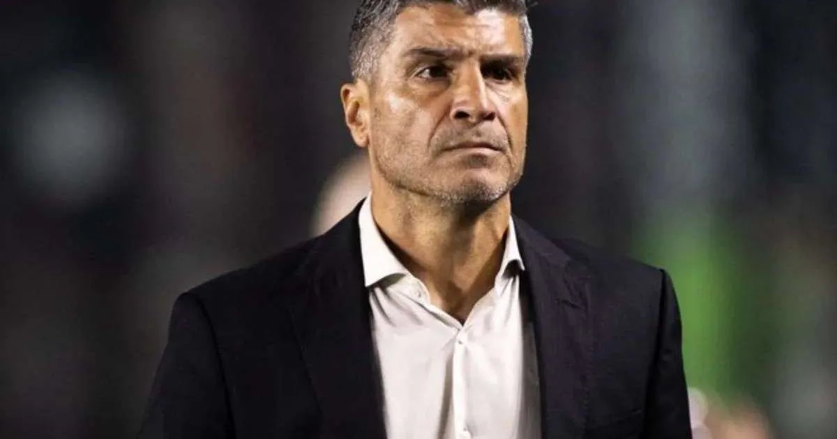 Pedro Emanuel admite pressão após Vasco perder para o Santos