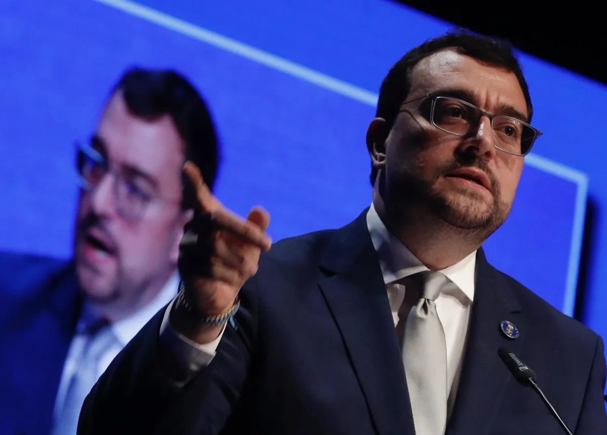 Barbón ve "surrealista" que De Quinto diga apoyar a Ceuta "con una cerveza en la mano"