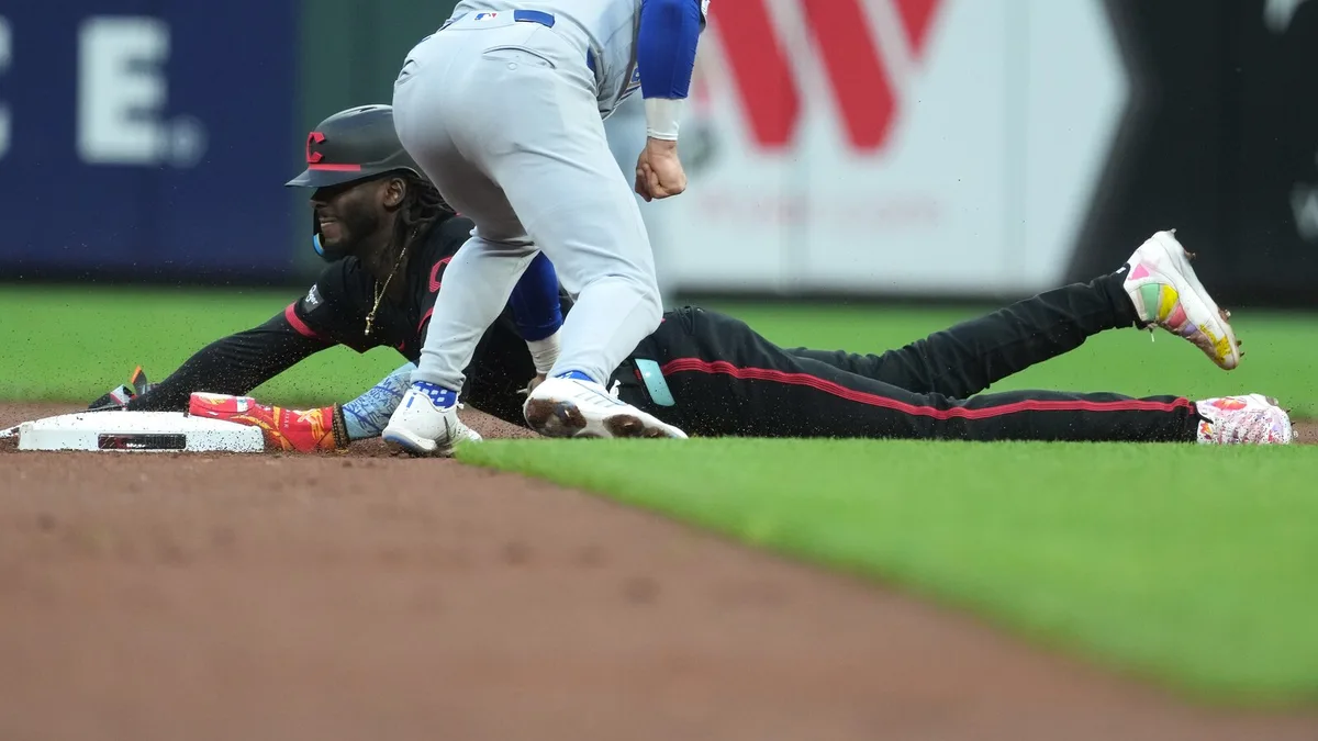 Trevino's 2-run single with bases loaded in 6th propels Reds to 6-4 win over Cubs