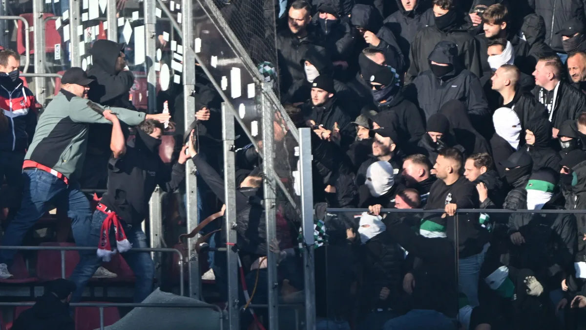 Reul nach Rheinderby: „Wieso kommt dieses Zeug immer noch ins Stadion?“