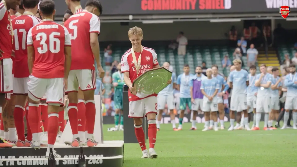 Ødegaard comanda a festa do Arsenal após o título da Supercopa da Inglaterra