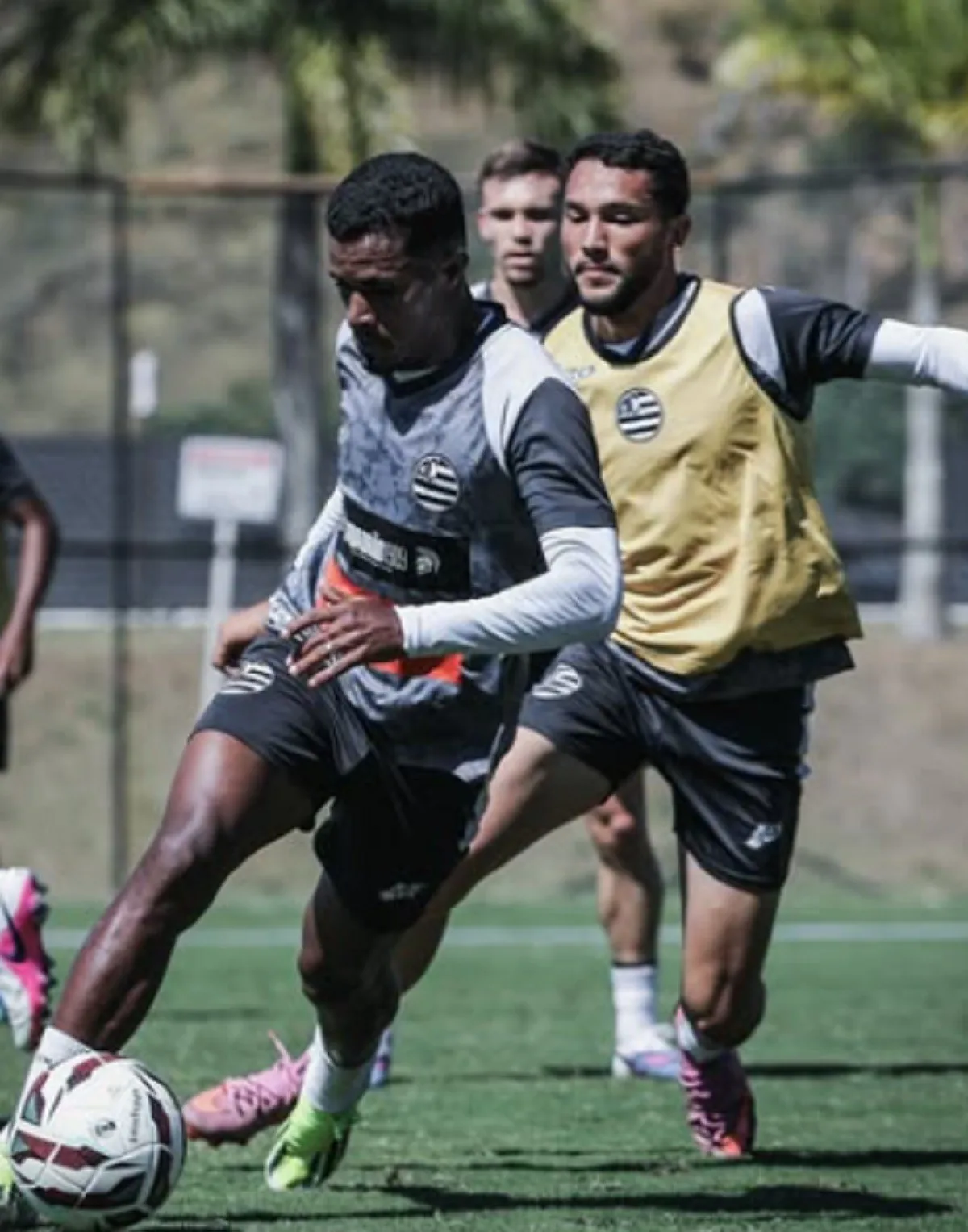 Douglas Silva ganha nova chance no Athletic com baixas na lateral direita