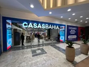 Demissões, menos lojas e adiamento de balanço: o que acontece com a Casas Bahia?