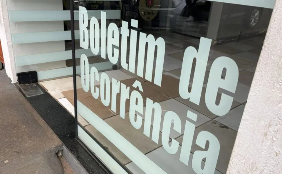 Armadilha! Homem aceita carona de casal em festa, leva golpe na cabeça e acaba roubado
