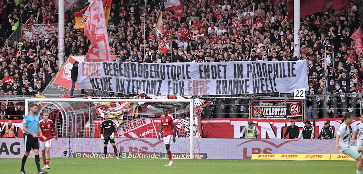 „Eure Regenbogenutopie“ – Cottbus reagiert auf Hassbanner gegen St. Pauli