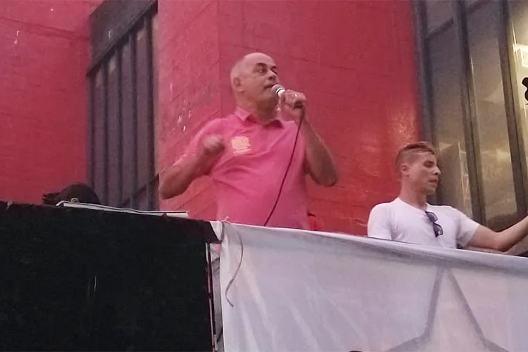 Ex-fundador do PT diz que metade dos metalúrgicos do ABC vai votar em Flávio Bolsonaro