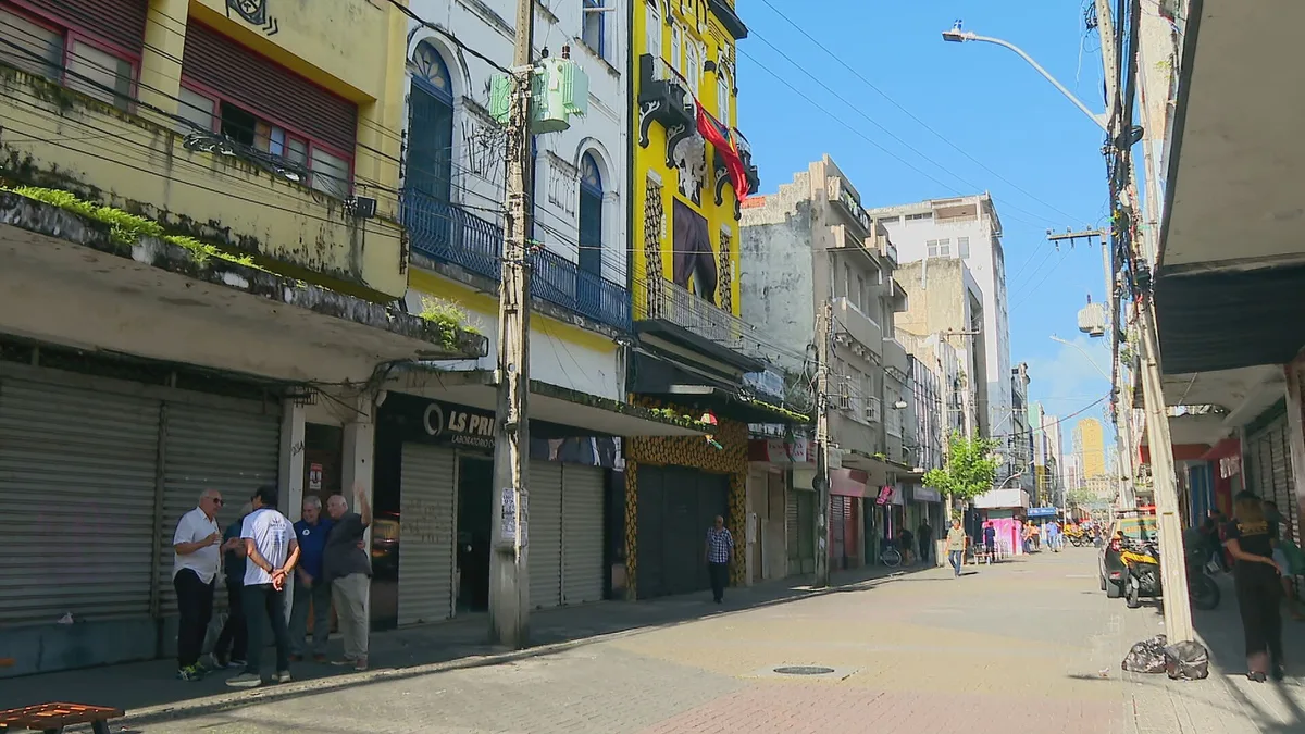 Rua da Imperatriz, símbolo do comércio do Centro do Recife, será reaberta para carros depois de quase 50 anos
